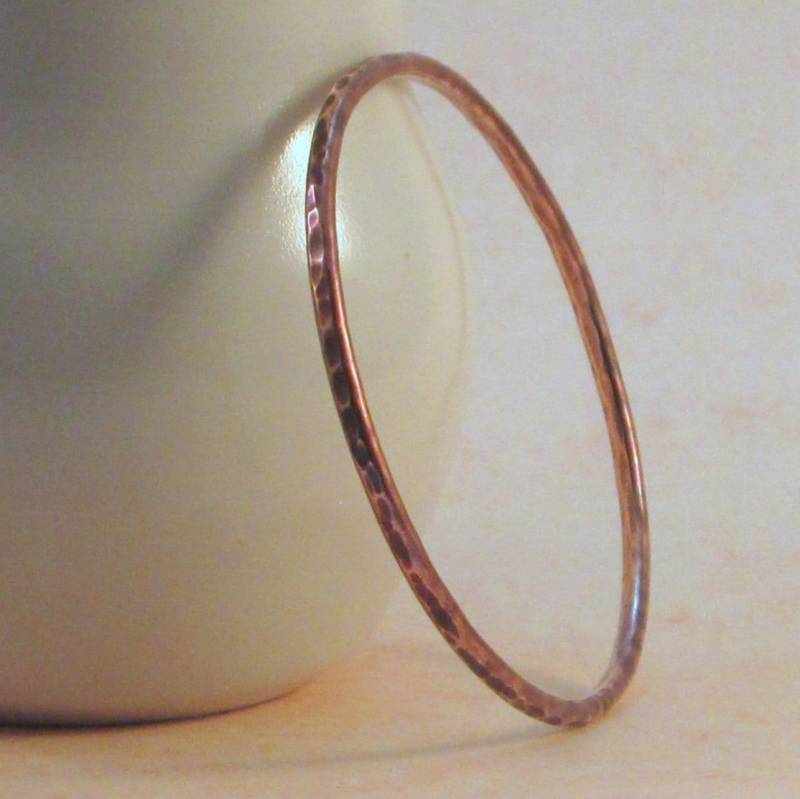 Bg610 - Gehämmerter Kupferarmreif von SoulsJourneyJewelry