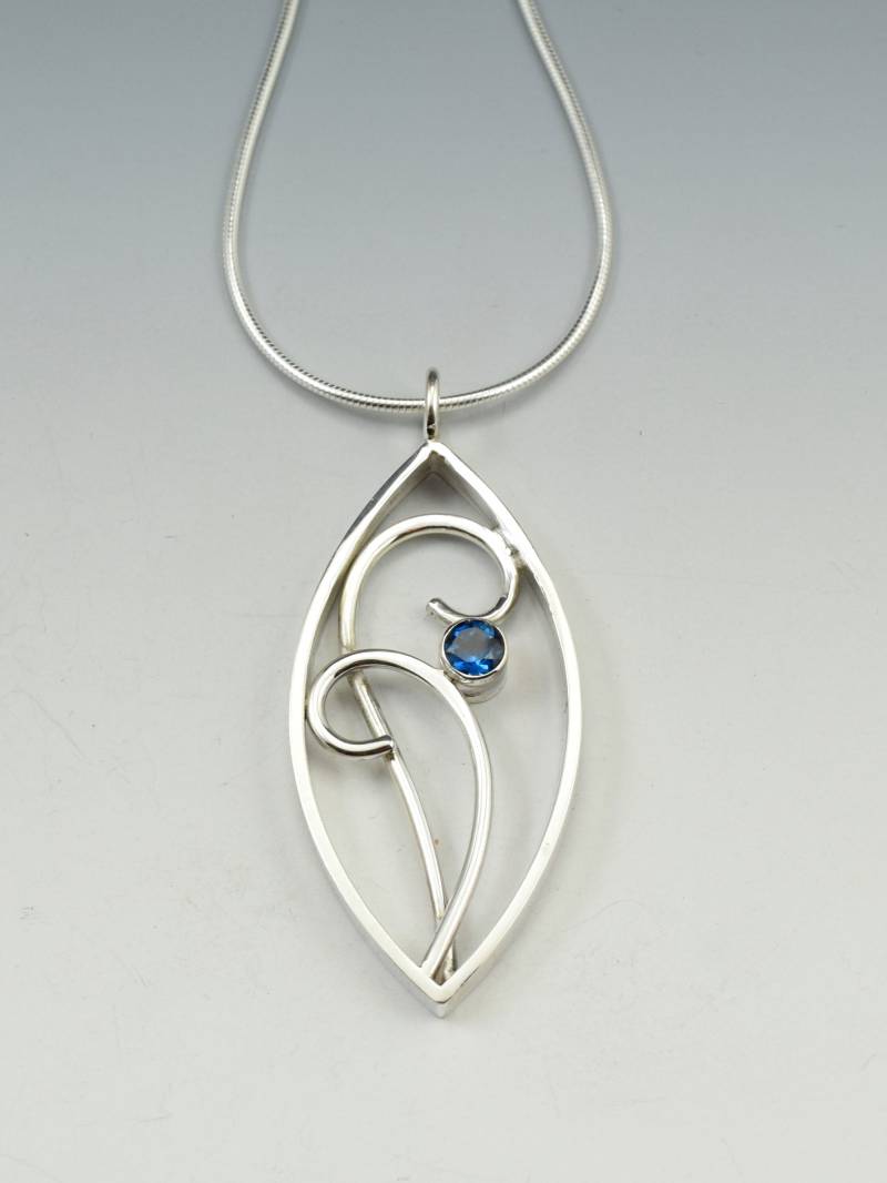 Pe662 - Sterling Filigrane Anhänger Mit London Blau Topas von SoulsJourneyJewelry