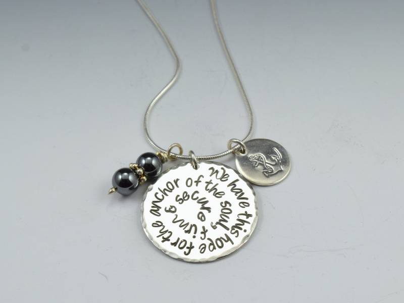 Pe735 - Sterling Silber Zitat Anhänger "Wir Haben Diese Hoffnung Für Den Anker Der Seele, Fest Und Sicher" von SoulsJourneyJewelry