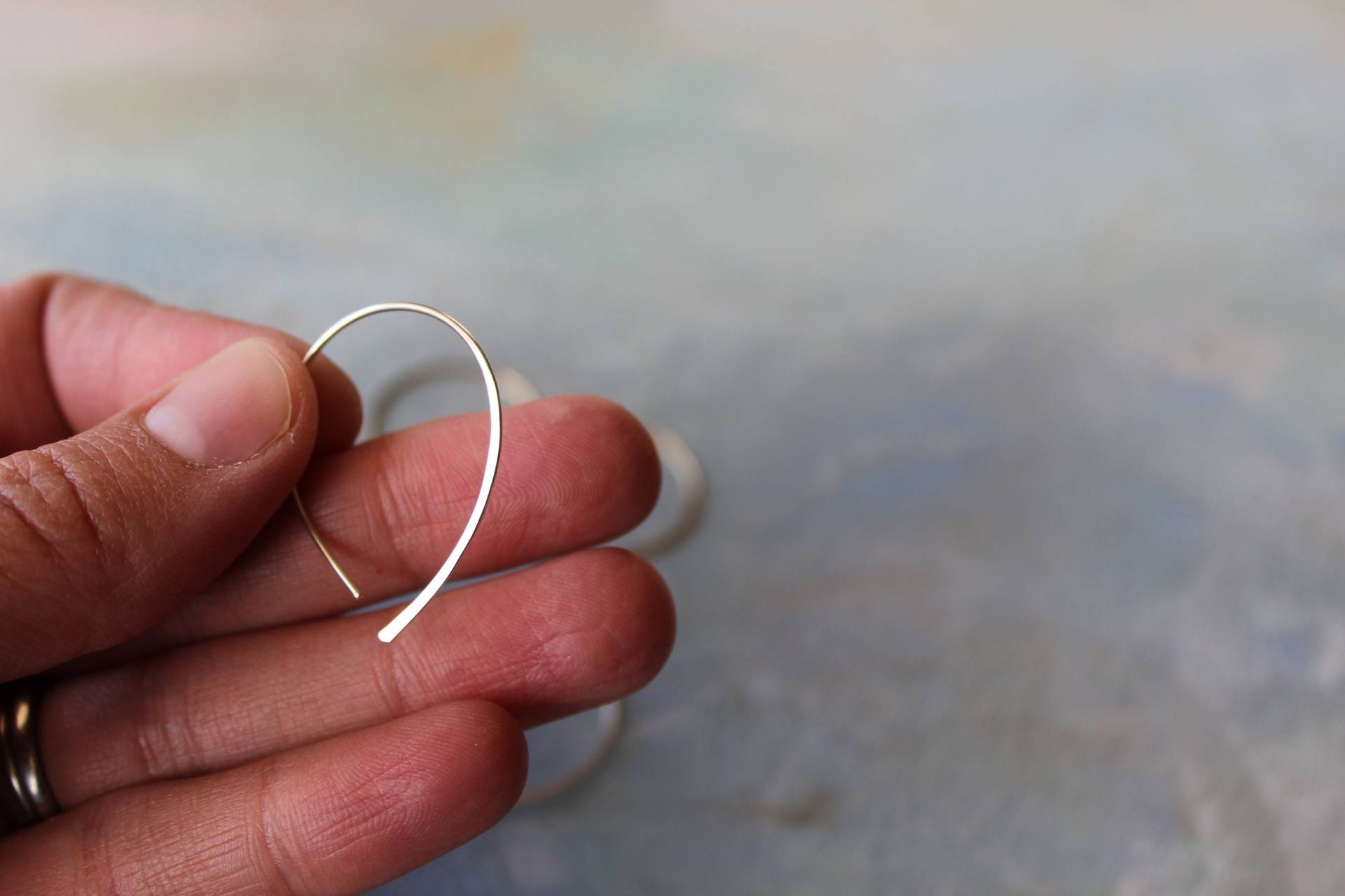Kleine Offene Silber Creolen, Teardrop Dünne Creolen Kleine Offene Silber Creolen, Teardrop Dünne Creolen von SoundsofSilver