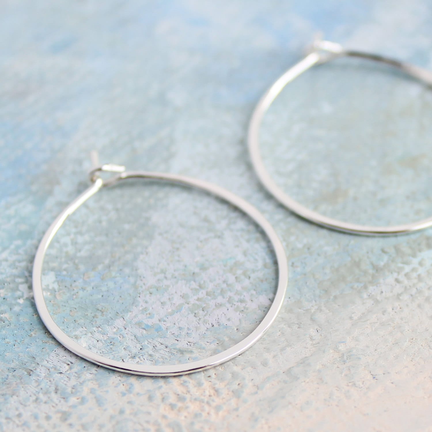 Silber Hoop Ohrringe Kleine Sterling 1 "Dünnen Creolen Silber Hoop Ohrringe Kleine Sterling 1 "Dünnen Creolen von SoundsofSilver