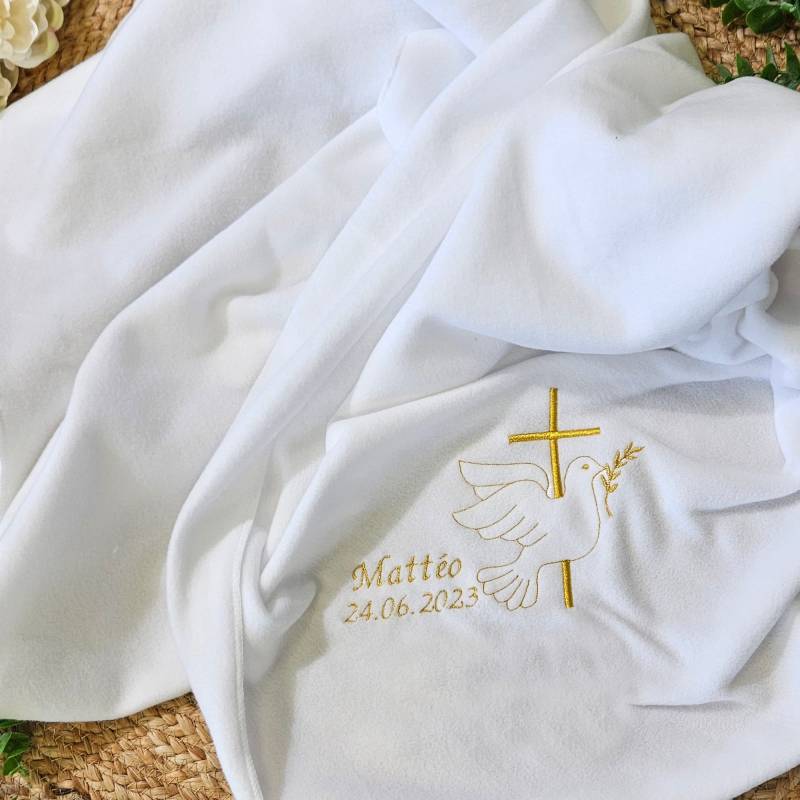 Weiße Taufdecke Aus Fleece Mit Kreuz Und Taube Bestickt Und Personalisierbar - Z-1 Weiße Taufdecke Aus Fleece Mit Kreuz Und Taube Bestickt Und Personalisierbar - Z-1 von SourireDunAnge
