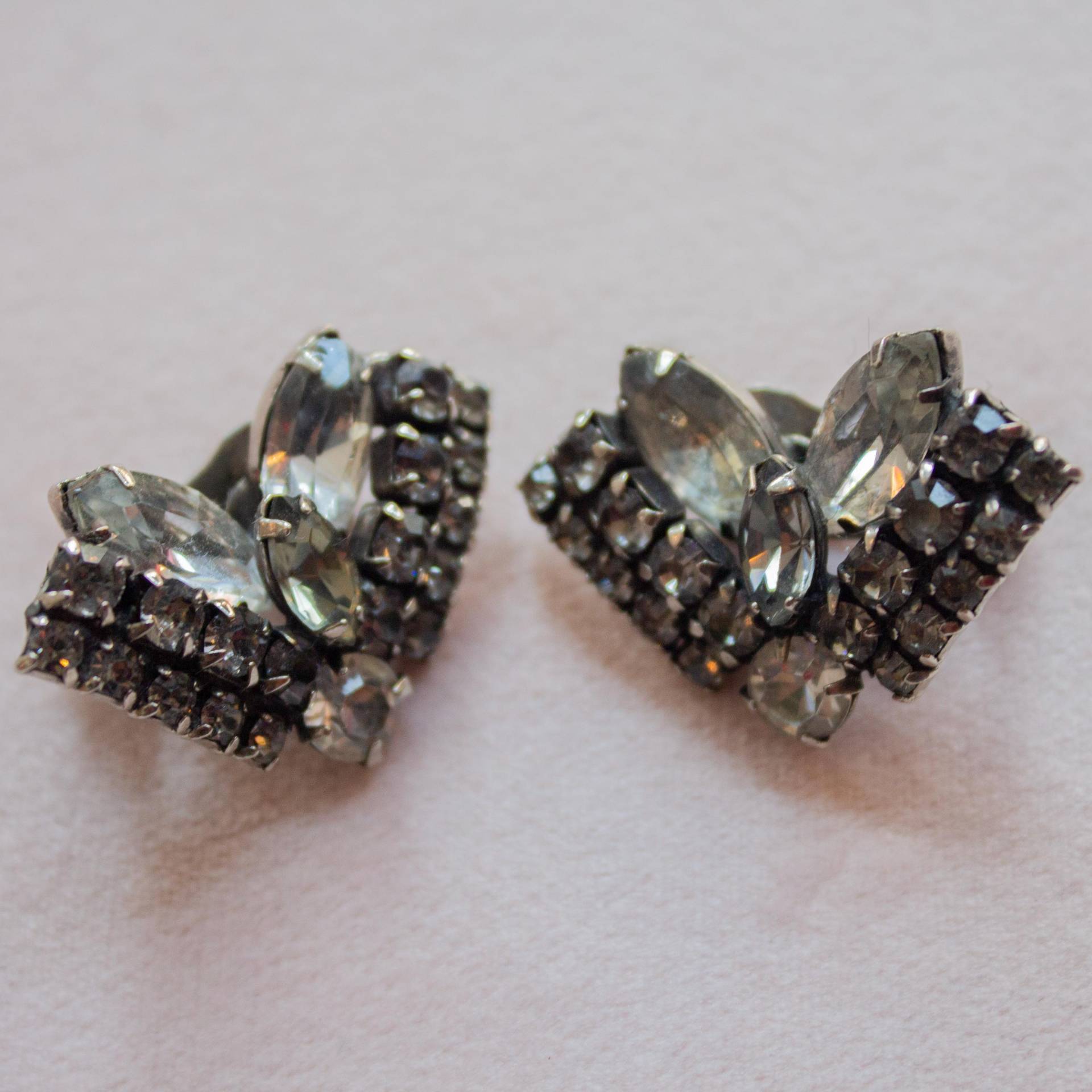 1960Er Jahre Kramer Ny Strass-Schmuck-Set Mid-Century Armband & Ohrclips 1960Er Jahre Kramer Ny Strass-Schmuck-Set Mid-Century Armband & Ohrclips von SousVintageShop