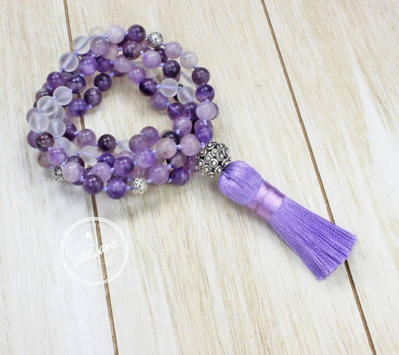 Mala 108 Amethyst Matt Bergkristall Handgeknüpft Edelsteinmala Gebetskette Namaste von Sousiana