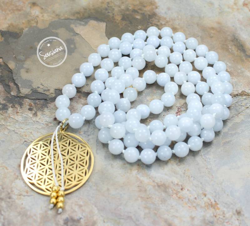 Mala 108 Edelstein Jade Pastellblau Gebetskette Blume Des Lebens Edelstahl Gold Handgeknoted von Sousiana
