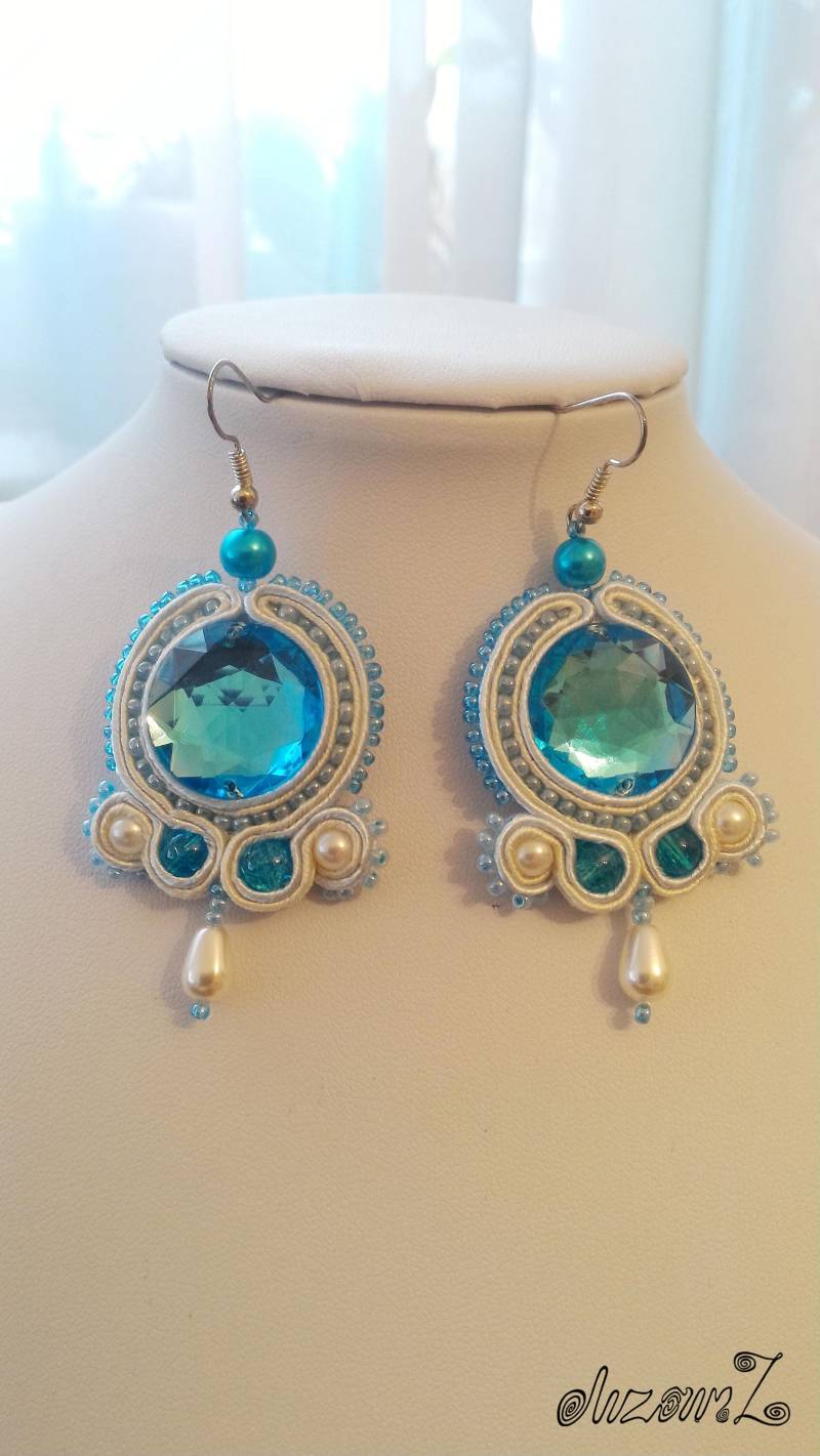 Kalte Soutache Ohrringe, Weiße Und Blaue Farben, Leicht Luftig von SoutacheWorldShop