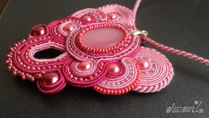 Rosa Anhänger "Sweetness", Soutache Jeweli, Handgefertigt, Katzenauge Rosa Anhänger "Sweetness", Soutache Jeweli, Handgefertigt, Katzenauge von SoutacheWorldShop