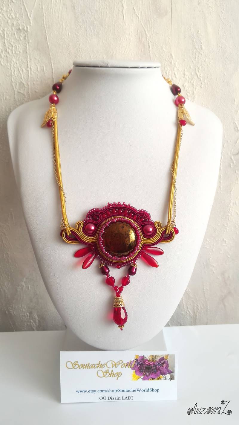 Rote Soutache Kette "Feuerblume". Weinroter Stein Mit Goldschmuck Rote Soutache Kette "Feuerblume". Weinroter Stein Mit Goldschmuck von SoutacheWorldShop