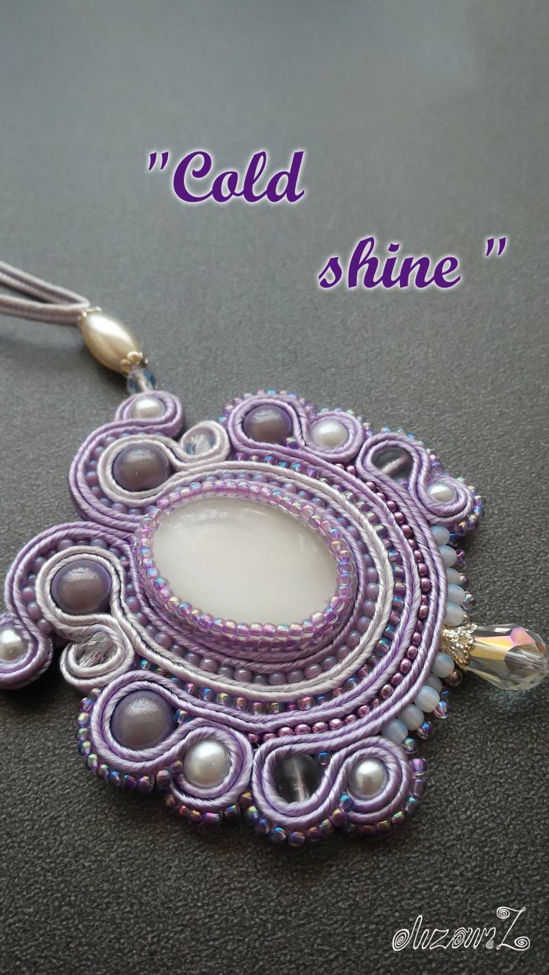 Schneeige Soutache Kette "Cold Shine", Weißes Katzenauge Oval von SoutacheWorldShop