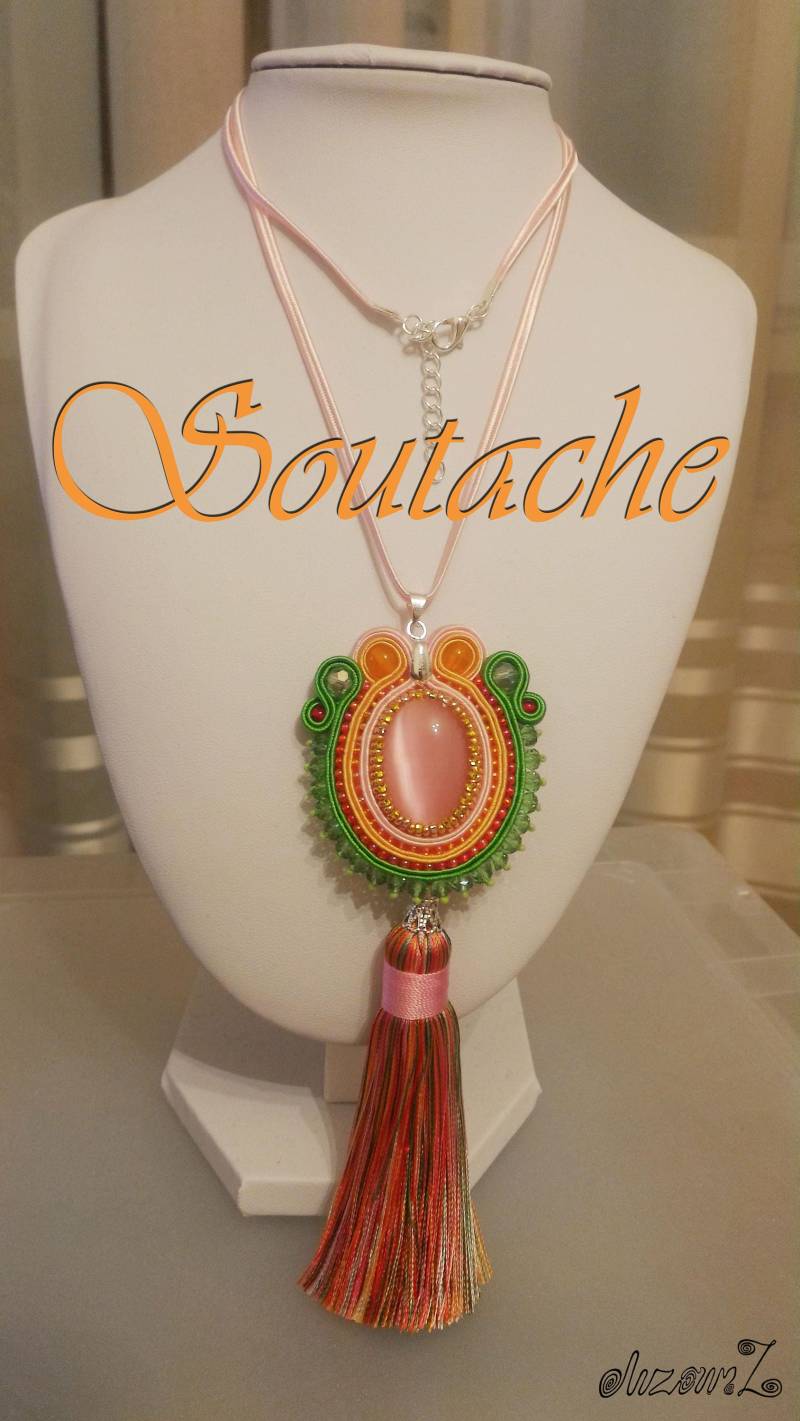 Soutache Anhänger "Warten Auf Den Frühling", Bunte Halskette, Rosa Katzenauge Stein, Mit Langen Quasten, Geschenk Für Einen, Handgefertigt Soutache Anhänger "Warten Auf Den Frühling", Bunte Halskette, Rosa Katzenauge Stein, Mit Langen Quasten, Geschenk Für Einen, Handgefertigt von SoutacheWorldShop