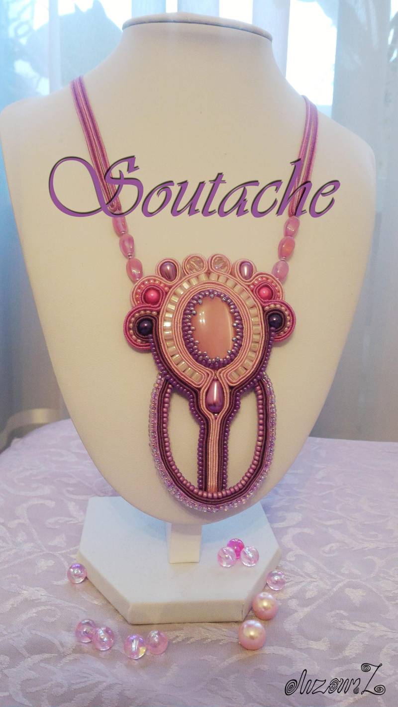 Soutache Halskette "Iris", Rosa Katzenauge Stein, Handgefertigt Soutache Halskette "Iris", Rosa Katzenauge Stein, Handgefertigt von SoutacheWorldShop