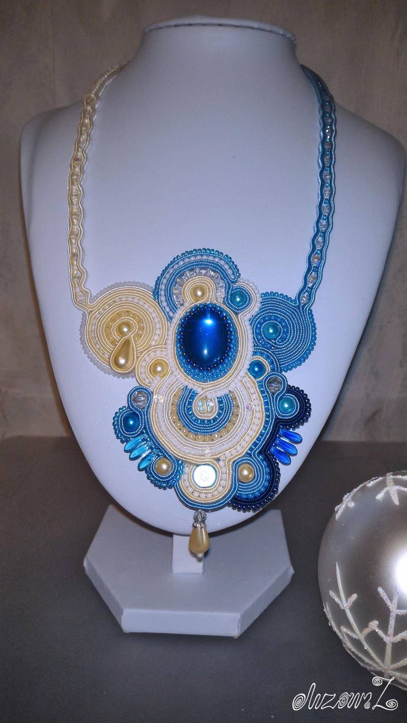 Soutache Kette "A Dream On A Winter Night", Elemente Von Swarovski, Strahlend Blauer Stein, Geschenk Für Sie, Handgefertigt Soutache Kette "A Dream On A Winter Night", Elemente Von Swarovski, Strahlend Blauer Stein, Geschenk Für Sie, Handgefertigt von SoutacheWorldShop