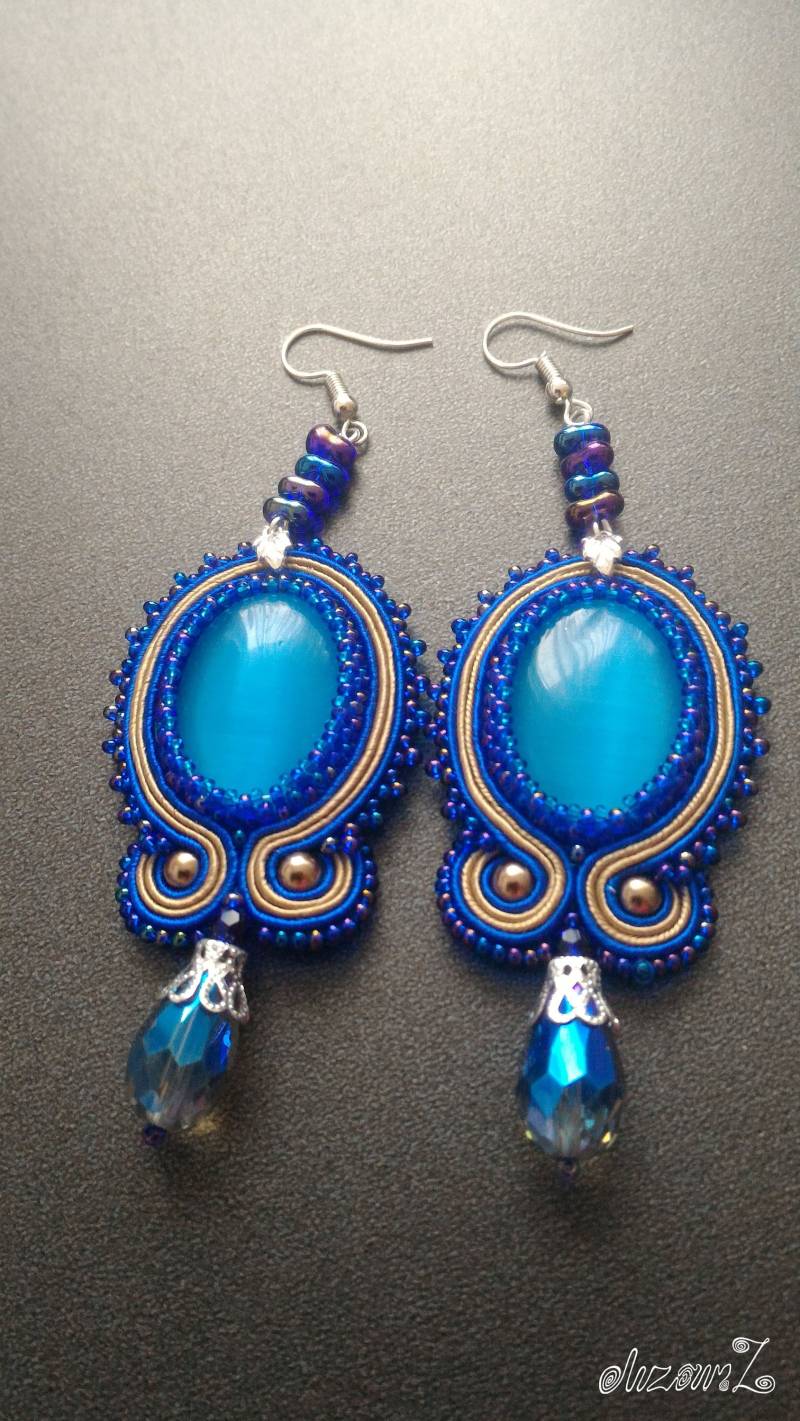Wunderschöne Blaue Soutache Ohrringe, Cats Eye Stone, Elemente Von Swarovski, Geschenk Für Sie, Handgefertigter Schmuck von SoutacheWorldShop