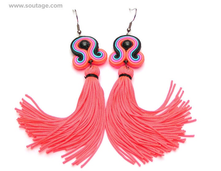 Glänzende Koralle Dragonet Quaste Soutache Ohrringe Neon Orange Boho Lange Leichte Statement Schmuck Geschenk Für Frau Glänzende Koralle Dragonet Quaste Soutache Ohrringe Neon Orange Boho Lange Leichte Statement Schmuck Geschenk Für Frau von SoutageAnka