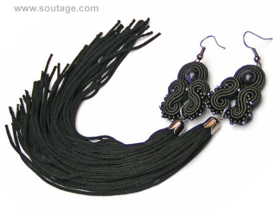 Obsydian Dragon Soutache Ohrringe Sehr Lange Quaste Boho Schwarz Schmuck Statement Obsydian Dragon Soutache Ohrringe Sehr Lange Quaste Boho Schwarz Schmuck Statement von SoutageAnka