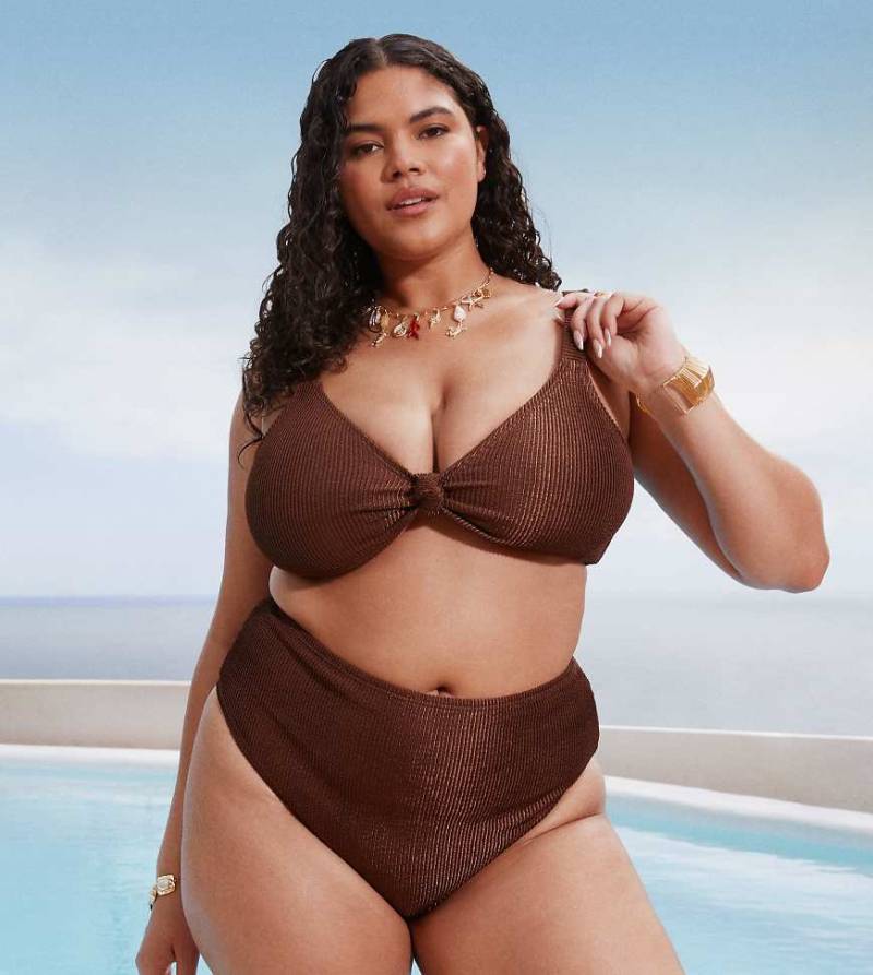 South Beach Curve - Gekräuselte Bikinihose in Braun mit hohem Bund von South Beach Curve