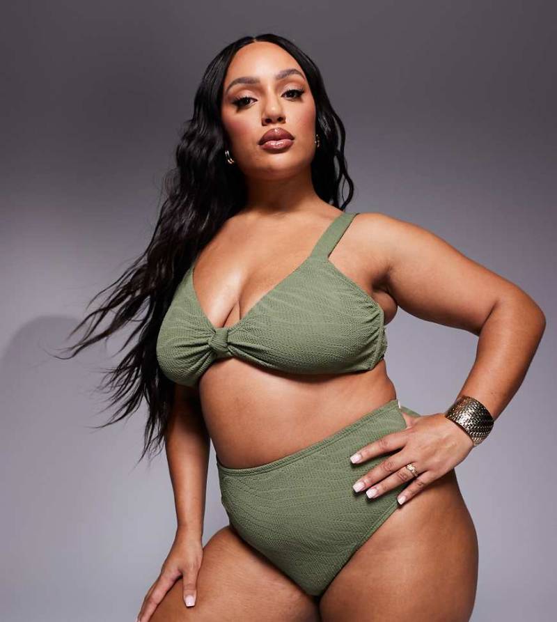 South Beach Curve - Hoch geschnittene Bikinihose mit Zebramuster in Khaki, Knitterstruktur und hohem Beinausschnitt-Grün von South Beach Curve
