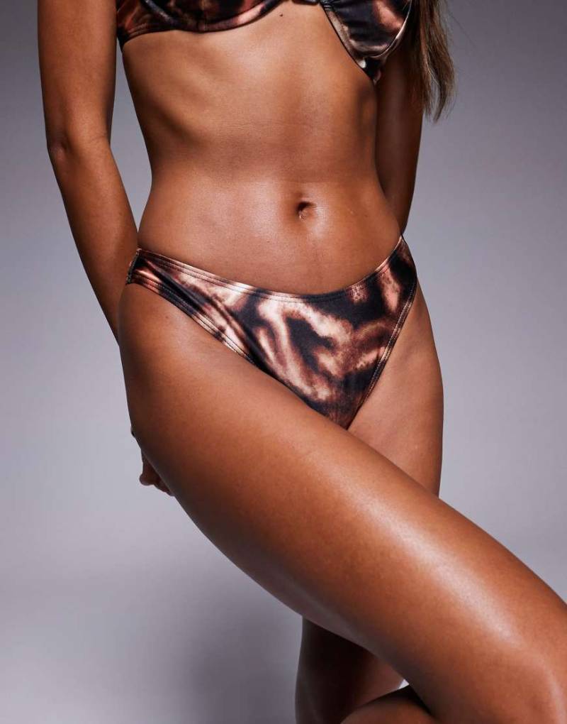 South Beach - Bikinihose in Braun mit abstraktem Muster von South Beach