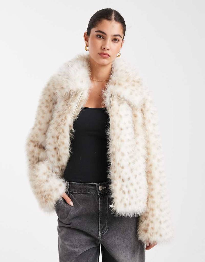 South Beach - Bunt gemusterte Kunstpelzjacke mit Reißverschluss South Beach - Bunt gemusterte Kunstpelzjacke mit Reißverschluss von South Beach