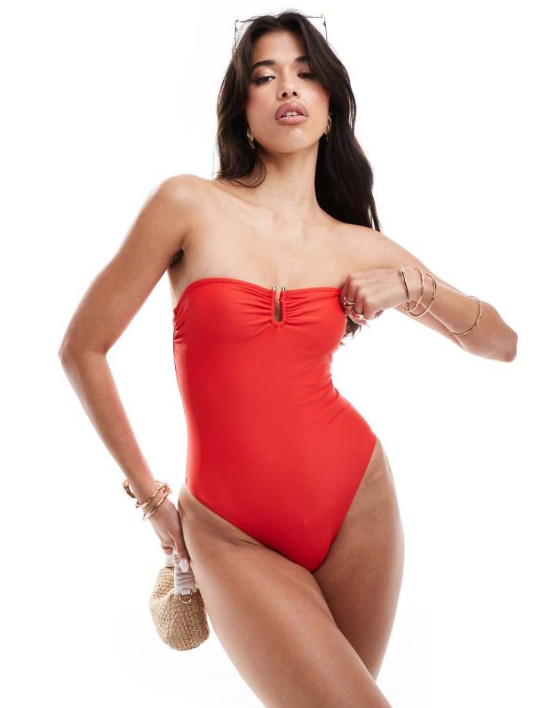 South Beach - Essentials - Trägerloser Badeanzug in Rot mit U-Bügel von South Beach