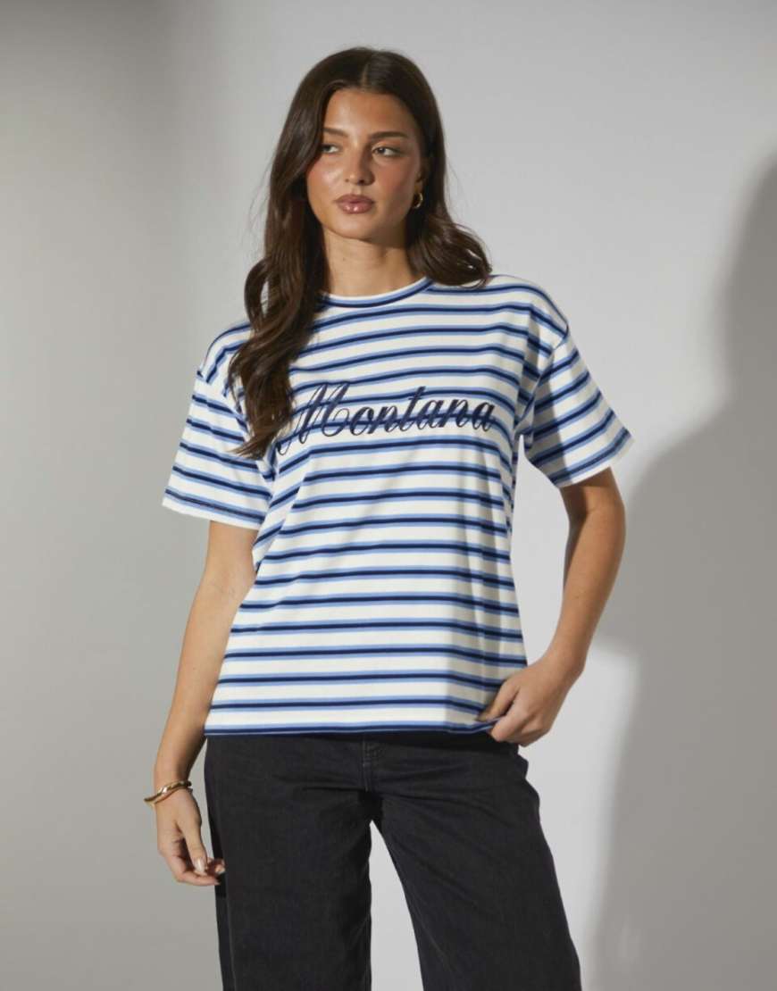 South Beach - Gestreiftes T-Shirt in Marineblau mit „Montana"-Grafikprint South Beach - Gestreiftes T-Shirt in Marineblau mit „Montana"-Grafikprint von South Beach