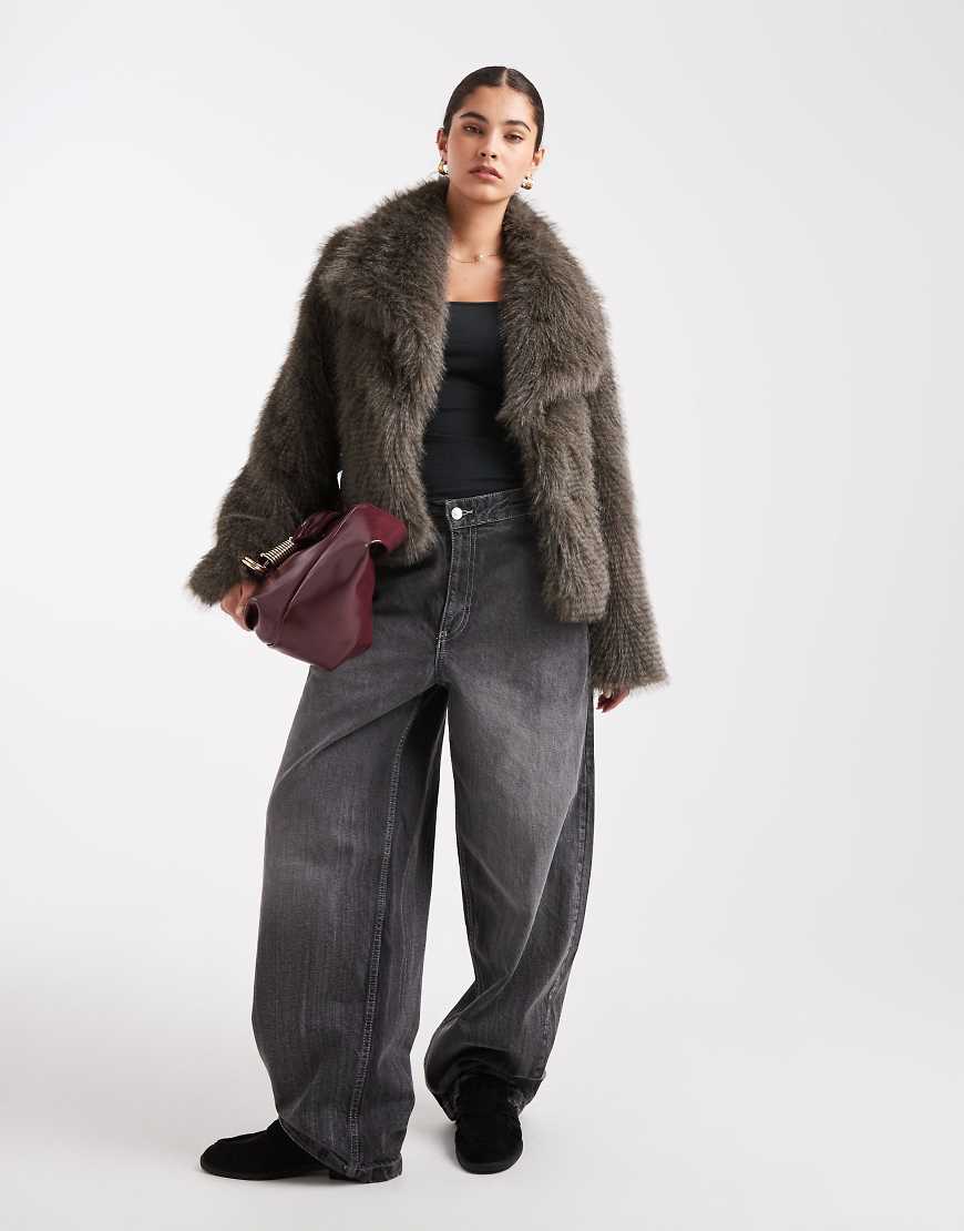 South Beach - Kurze Kunstpelzjacke in Grau mit Kragen von South Beach