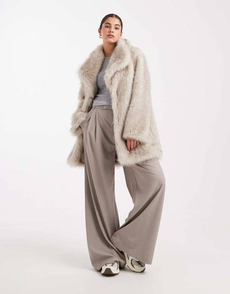 South Beach - Mittellange Jacke aus langflorigem meliertem Kunstpelz in Beige mit Kragen-Neutral South Beach - Mittellange Jacke aus langflorigem meliertem Kunstpelz in Beige mit Kragen-Neutral von South Beach