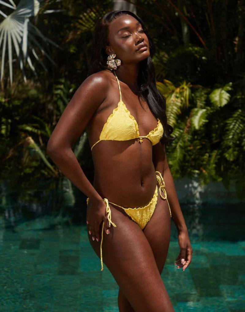 South Beach - Seitlich gebundene Bikinihose in Gelb mit Rüschensaum und Spitzendesign von South Beach