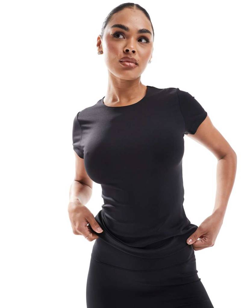 South Beach - T-Shirt in Schwarz mit Kappenärmeln von South Beach