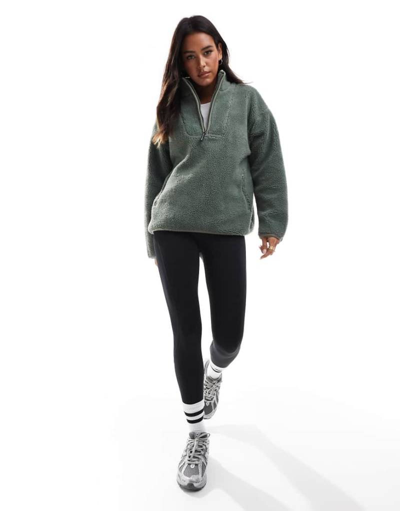 South Beach - Teddyfell-Sweatshirt in Khaki mit kurzem Reißverschluss-Grün von South Beach