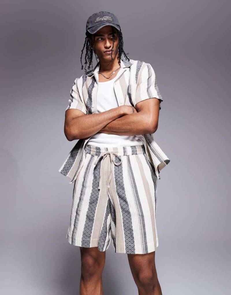 South Beach - Texturierte Strandshorts mit mehrfarbigen Streifen und Kordelzug-Bunt von South Beach