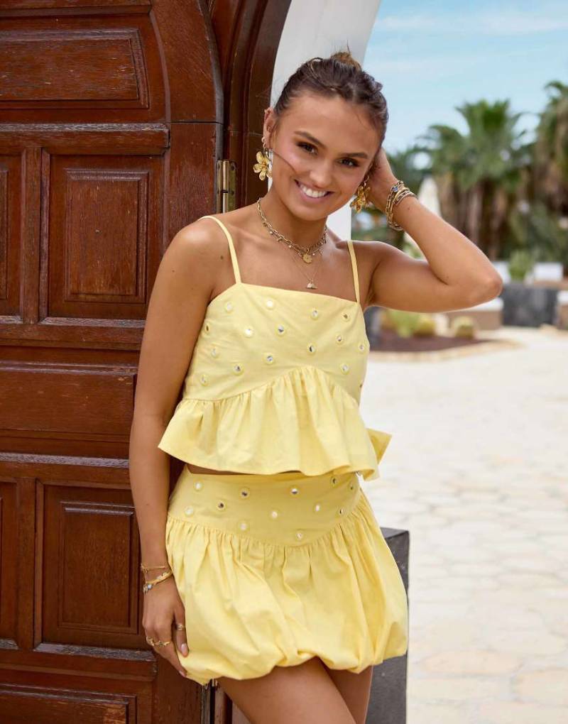 South Beach x Misha Grimes - Gerüschtes Strand-Cropped-Top in Gelb mit Spiegel-Details, Kombiteil von South Beach