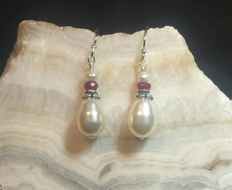 Handmade Swarovski Perlen Ohrringe Sterling Silber & Granat Schmuck von SouthRimDesigns