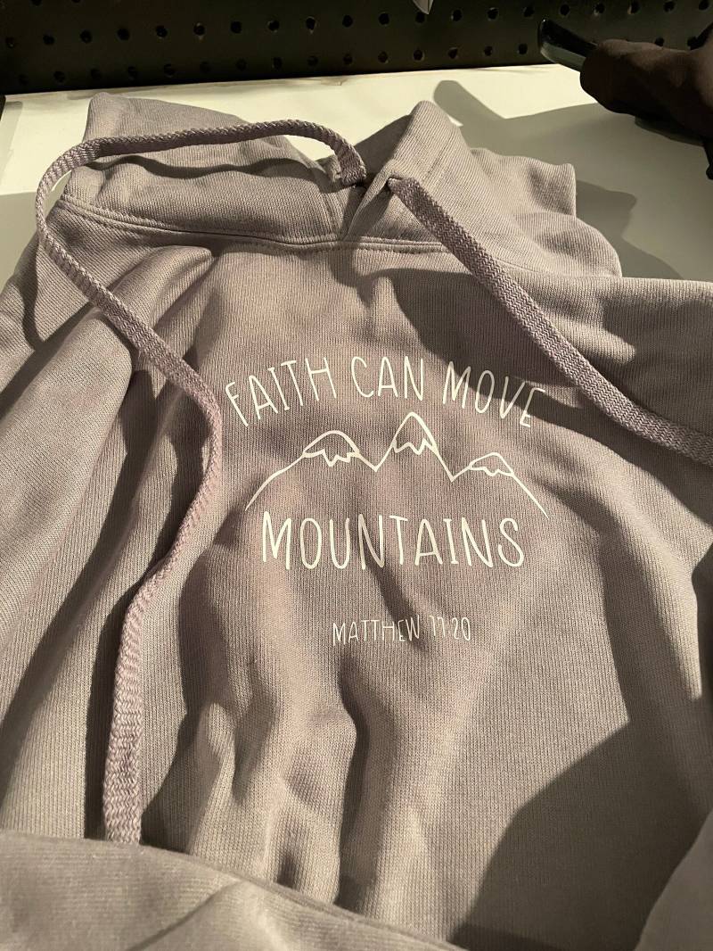 Faith Can Move Berge Schwamm Fleece Crop Sweatshirt Faith Can Move Berge Schwamm Fleece Crop Sweatshirt von SoutheastStitchery