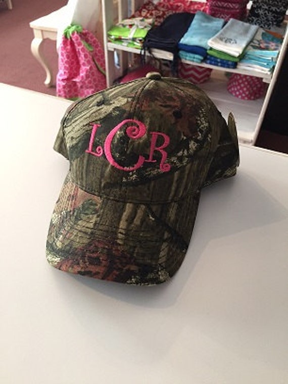 Monogrammierte Camo Caps Super Süß Und Trendy Monogrammierte Camo Caps Super Süß Und Trendy von SoutheastStitchery