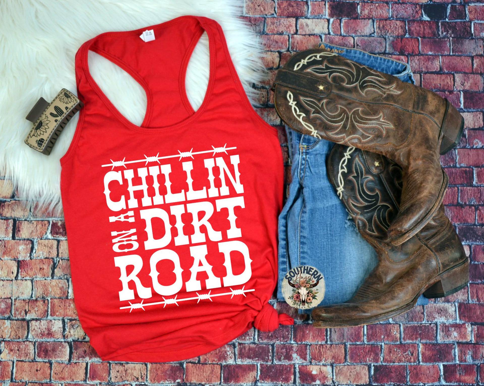 Chillin On A Dirt Road Tank, Country-Musik-Tank, Country-Musik-Shirt, Country-Musikfestival, Rodeo-Tank, Rodeo-Shirt, Konzert-Tank, Sommer Chillin On A Dirt Road Tank, Country-Musik-Tank, Country-Musik-Shirt, Country-Musikfestival, Rodeo-Tank, Rodeo-Shirt, Konzert-Tank, Sommer von SouthernAngelDesign