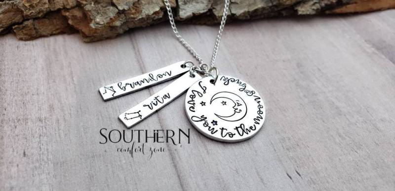 I Love You To The Moon & Back Halskette-Couple Jewelry-Astronomy Zodiac Sign-Long Distance Relationship Anniversary Gift-Military von SouthernComfortZone