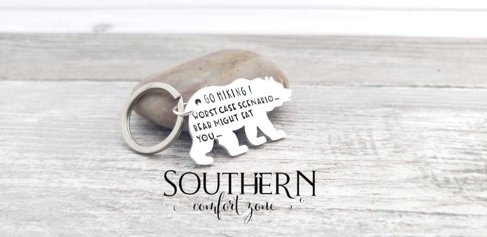 Wander-Key-Kette-Bear Outdoor Hand Gestempelt-Bear Eats You-Hippie-Mountains Are Calling-Kayaking-Angeln-Geschenk Für Ihn Her von SouthernComfortZone