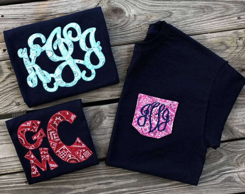 Benutzerdefinierte Bandana Shirt Western Monogramm Oder Tasche Tshirt Kurzarm Mit Personalisierte Stickerei Geschenk Initialen von SouthernGraceEmb