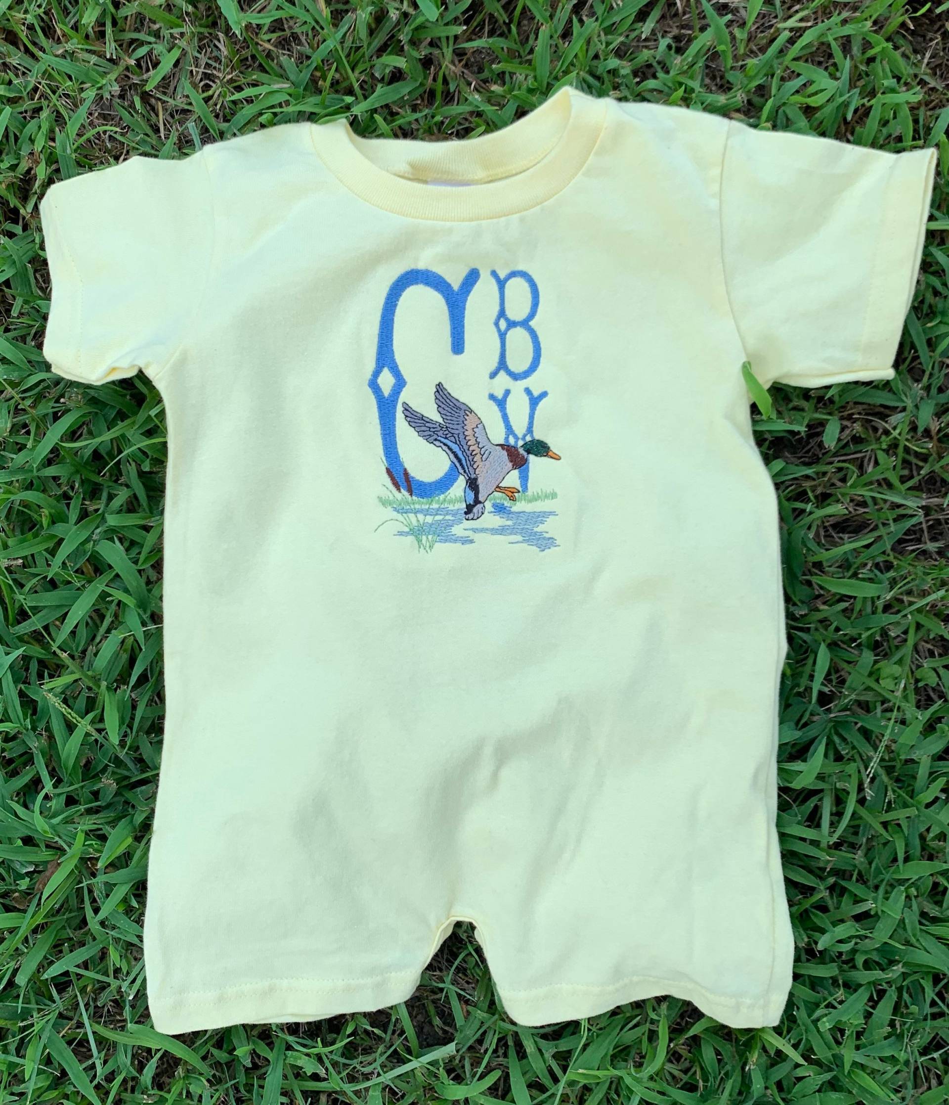 Benutzerdefinierte Stickerei Jungen Oder Mädchen Einteiler Name Ente Ausgebogten Baseball-Design Mit Monogrammed Namen Rot Blau Weiß Sommer Herbst von SouthernGraceEmb