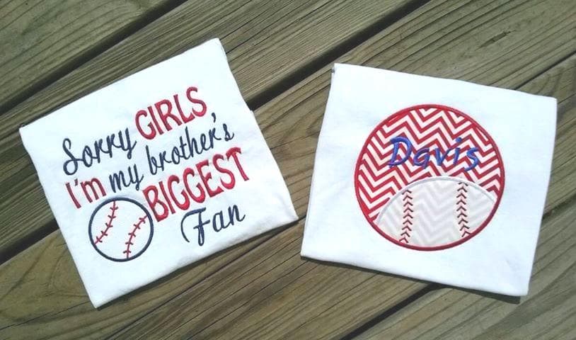 Junge Kreis Monogramm Applikation Sport Baseball Fußball Alltägliche Entwürfe Hemd Körperanzug Design Mit Stickerei Personalisiertes Outfit von SouthernGraceEmb