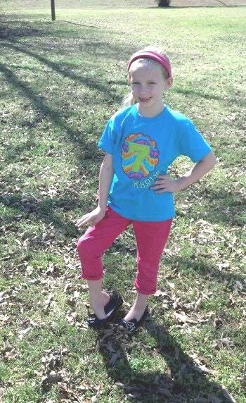 Geburtstag Shirt Mädchen Jungen Stickerei Monogrammiert Personalisierte Südliche Gnade Krawattenfärbung Grün Rot Blau Lila Orange Marine Punkte von SouthernGraceEmb