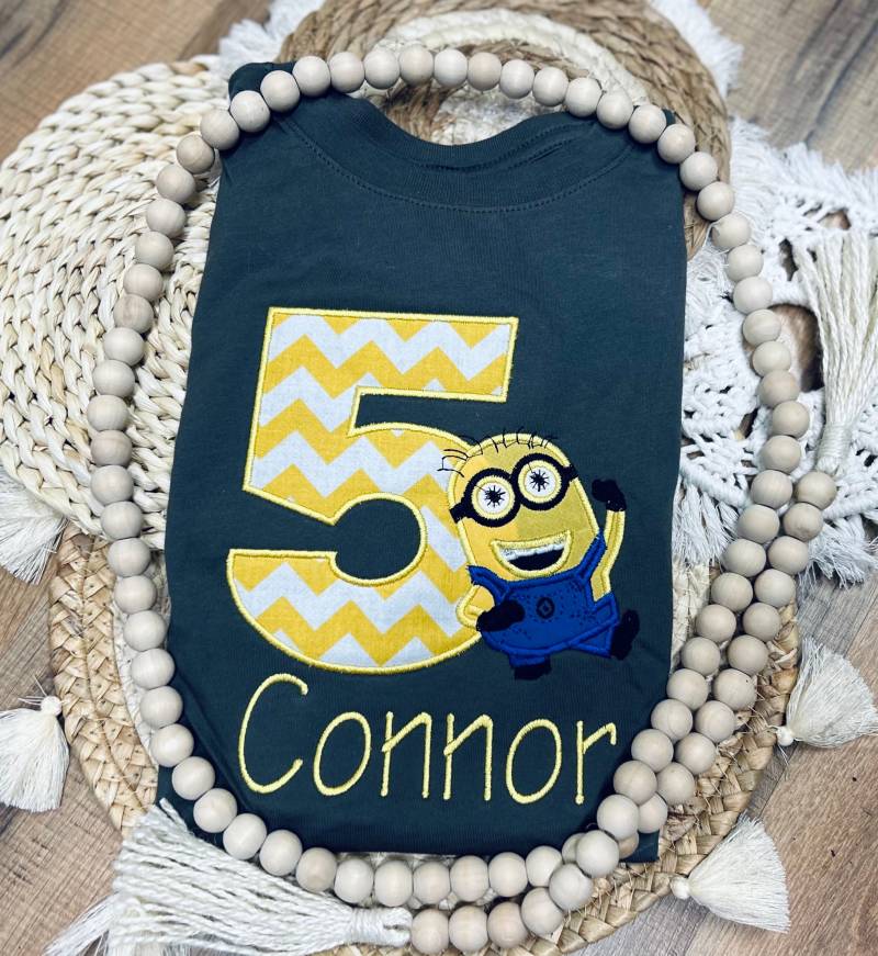 Geburtstags-Shirt Kurzarm Tshirt Junge Mädchen Shirt Gelb Kleiner Kerl Mit Monogramm von SouthernGraceEmb