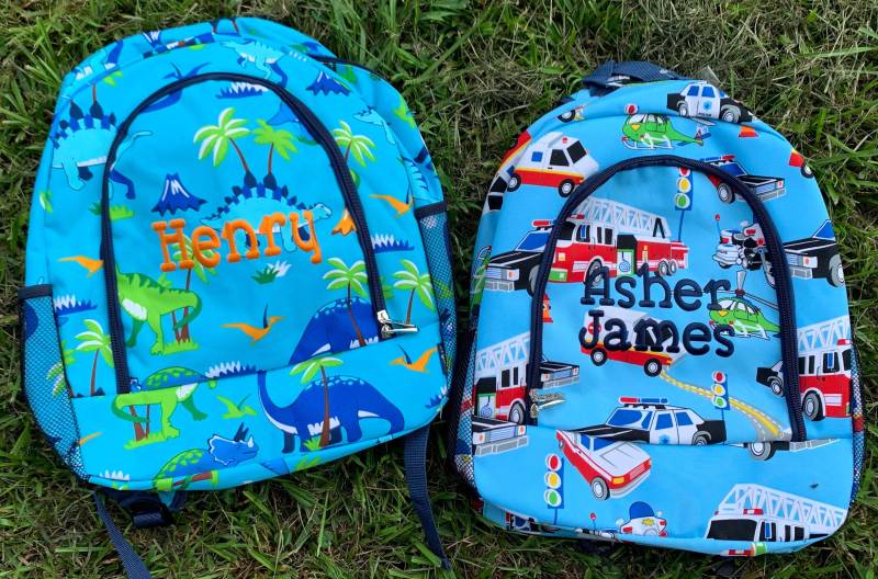 Rucksack Lunchbox Jungen Monogrammiert Schultasche Dinosaurier Feuerwehrauto Polizei Helden Tarn Design Jugendrucksack Groß Aus Robustem Segeltuch Rucksack Lunchbox Jungen Monogrammiert Schultasche Dinosaurier Feuerwehrauto Polizei Helden Tarn Design Jugendrucksack Groß Aus Robustem Segeltuch von SouthernGraceEmb