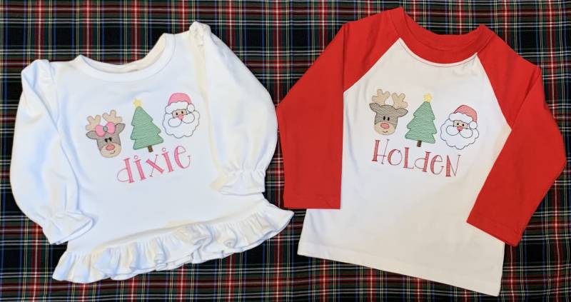 Weihnachten Skizze Rentier Baum Nikolaus Shirt Rot Und Grün Chevron Monogrammiert Jugend Junge Mädchen Baby Kleinkind Urlaub Lehrer Peace Zeichen von SouthernGraceEmb