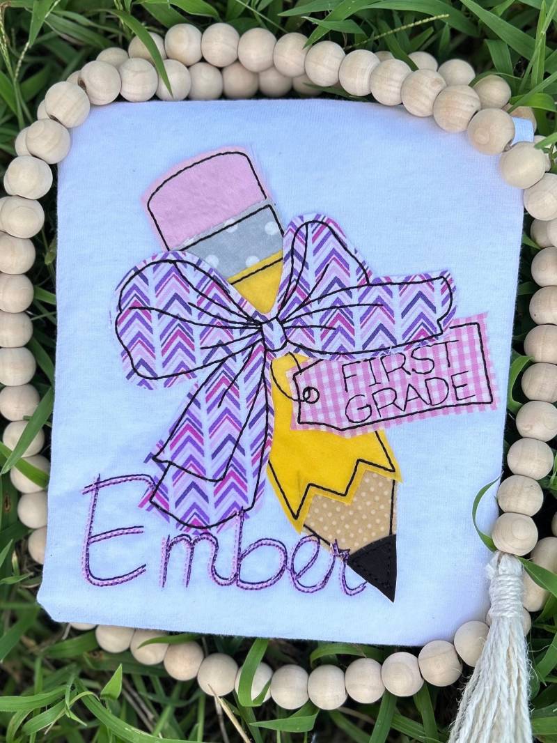 Zurück Zu Schule Bleistift Bogen Shirt Stickerei Mädchen Monogramm Kreidetafel Apfel Kindergarten Vorschule Erste Klasse von SouthernGraceEmb