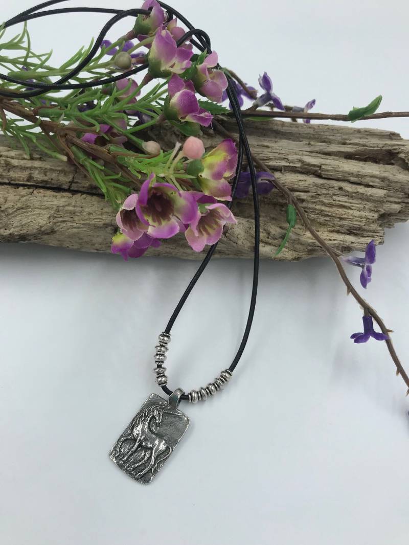 Double Sided Pewter 3D Unicorn Pendant Leder Halskette | N98 von SouthernOceanDesigns