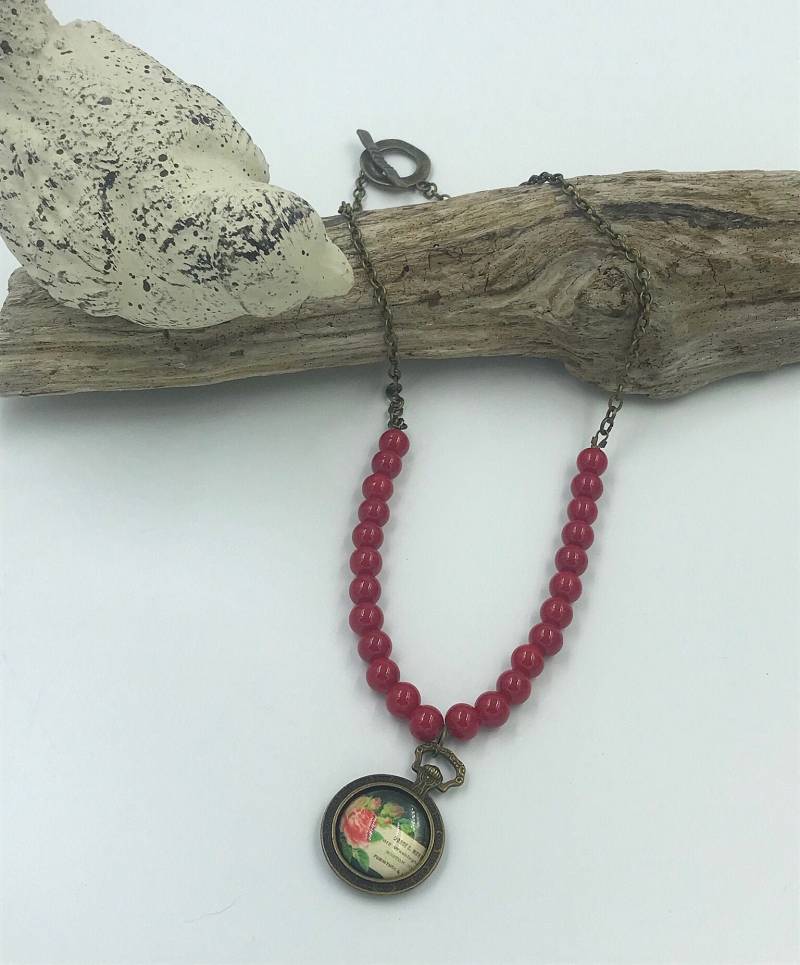 Ein Stück in Zeit-Vintage Rote Glasperle & Antik Messing Glaskuppel Anhänger Halskette | N36 von SouthernOceanDesigns