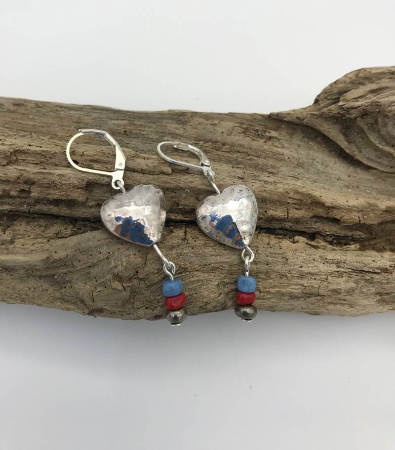 Gehämmerte Herz Silber Perlen Ohrringe | E12 von SouthernOceanDesigns