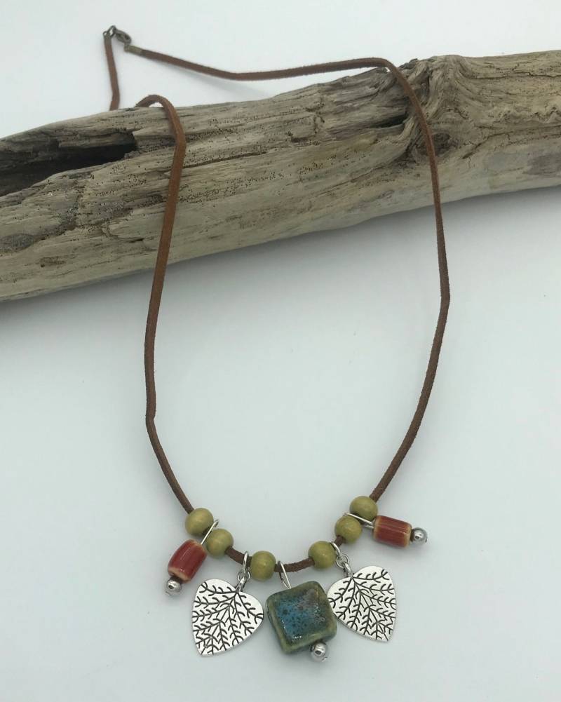 Leder Herzen Halskette-Cermaic Stein Und Holz Perlen Mit Silber | N14 von SouthernOceanDesigns